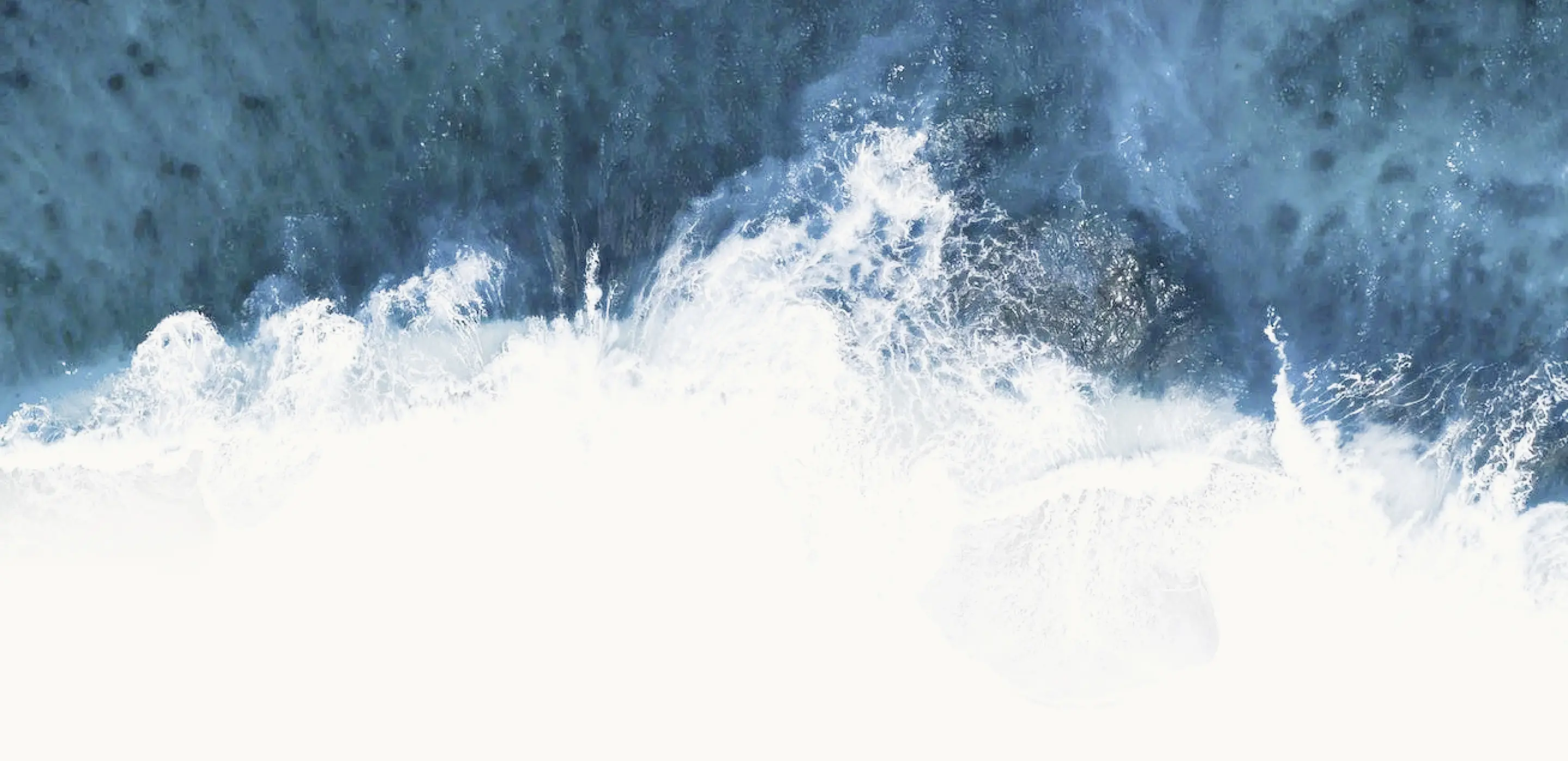 Fondo de olas de mar azul